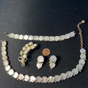 Vintage Lisner 4pc simulated MOP set